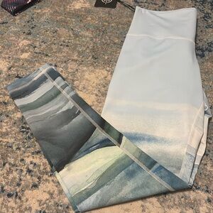 NWT DYI landscape legging size large